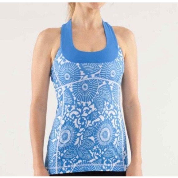 lululemon athletica Tops - Lululemon Scoop Neck Tank Women's 4 Blue & White Floral Pattern‎
